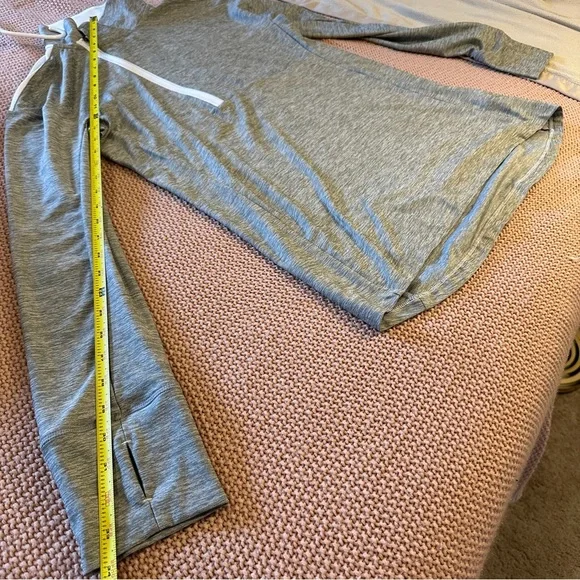 Under Armour Long Sleeve Dry Fit Zip Up Top Lightweight in Grey and White Size M - Picture 10 of 10